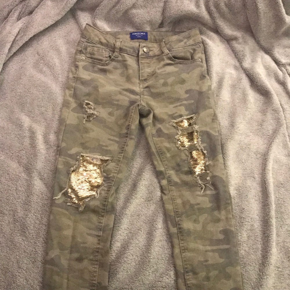 arizona co camo ripped sequin jeans